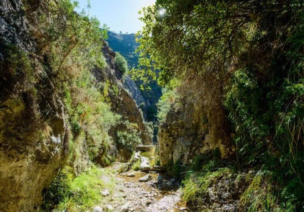 Qué ver en la Axarquía: pueblos, rutas y rincones imprescindibles de Málaga