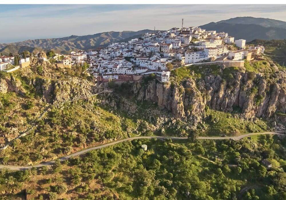 Qué ver en la Axarquía: pueblos, rutas y rincones imprescindibles de Málaga